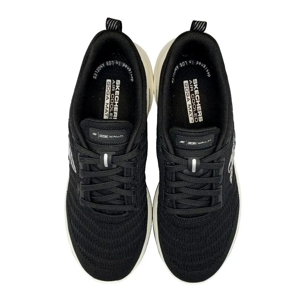 Tênis de corrida feminino preto Skechers Go Walk 8 Britt vista traseira